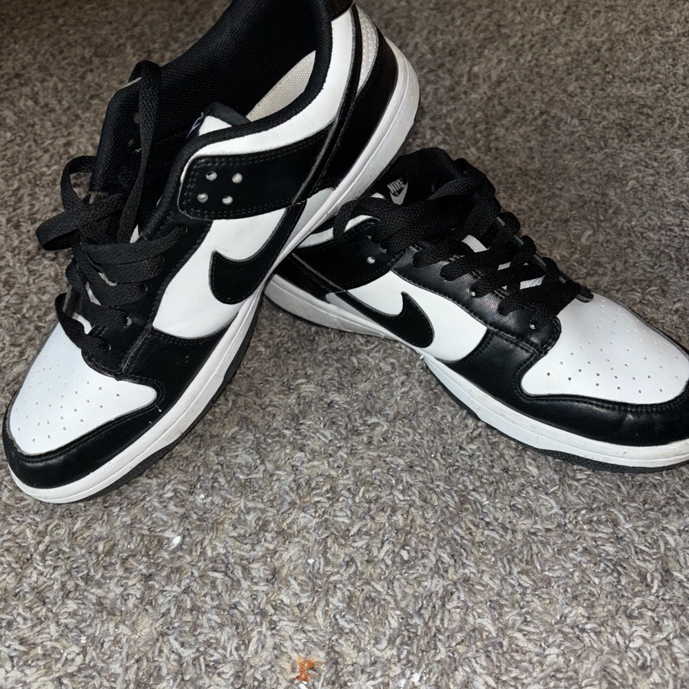 Nike Men's Black and White Sneakers